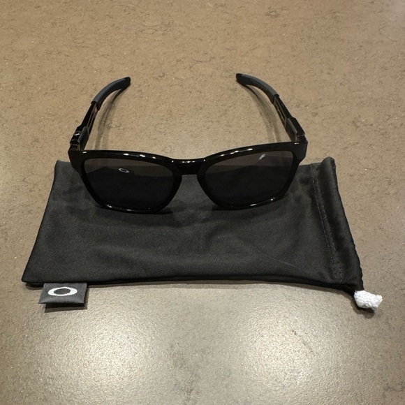 NEW OAKLEY Catalyst® (Low Bridge Fit) Black Iridium Lenses, Polished Black Frame - Picture 9 of 16
